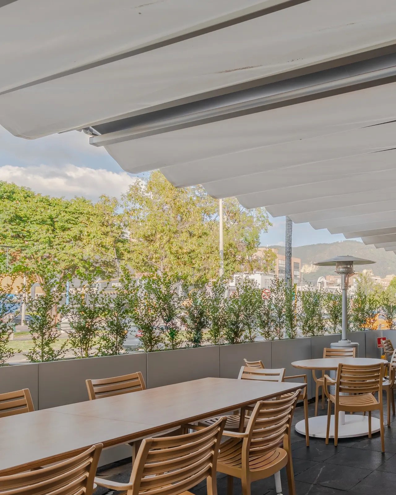 Маркиза на террасе ресторана