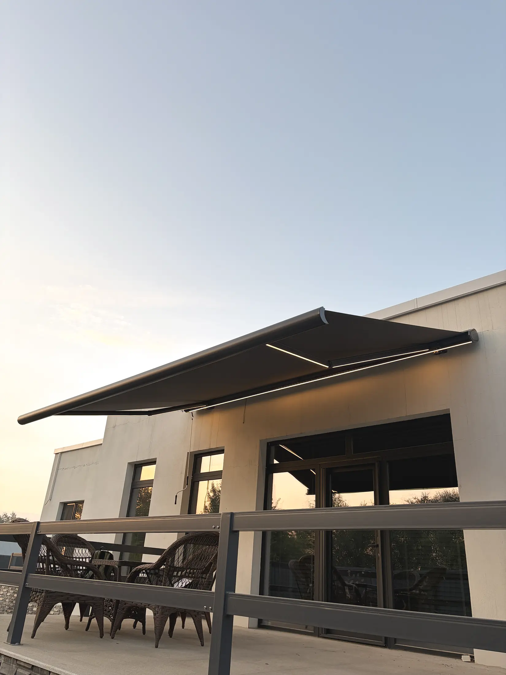 Реальная маркиза IGS Outdoor над террасой